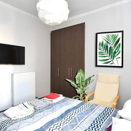 Modern Apartment In The Heart Of The City Larissa Exterior photo