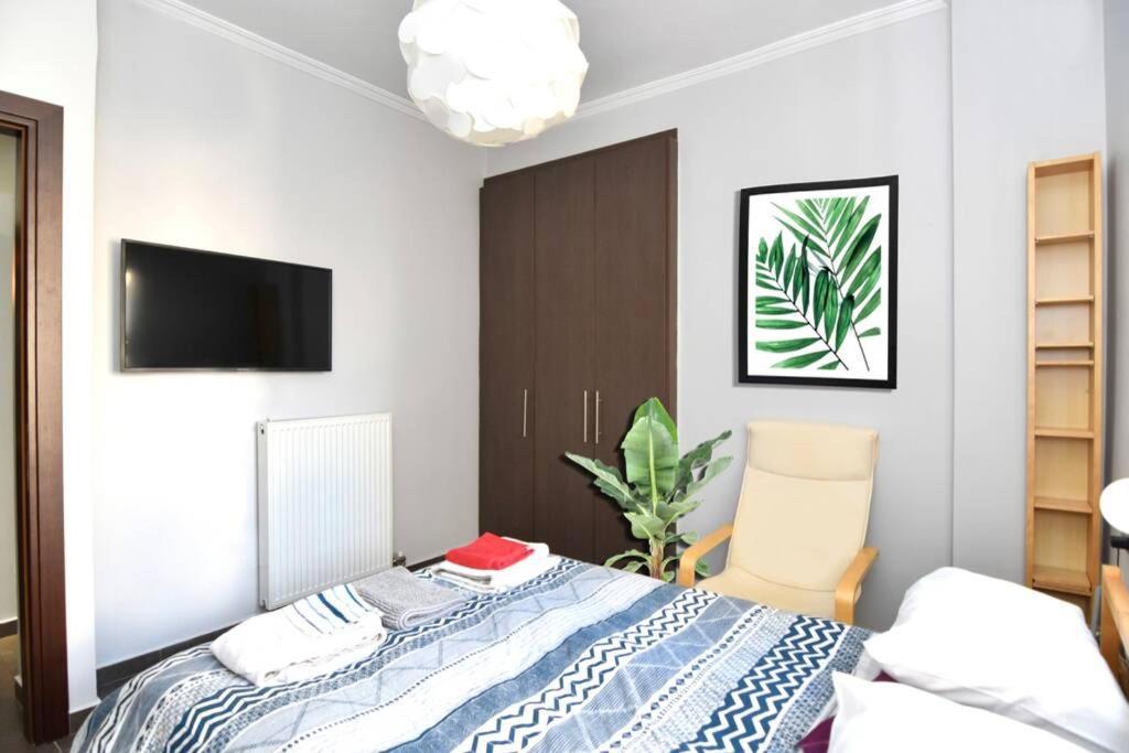 Modern Apartment In The Heart Of The City Larissa Exterior photo