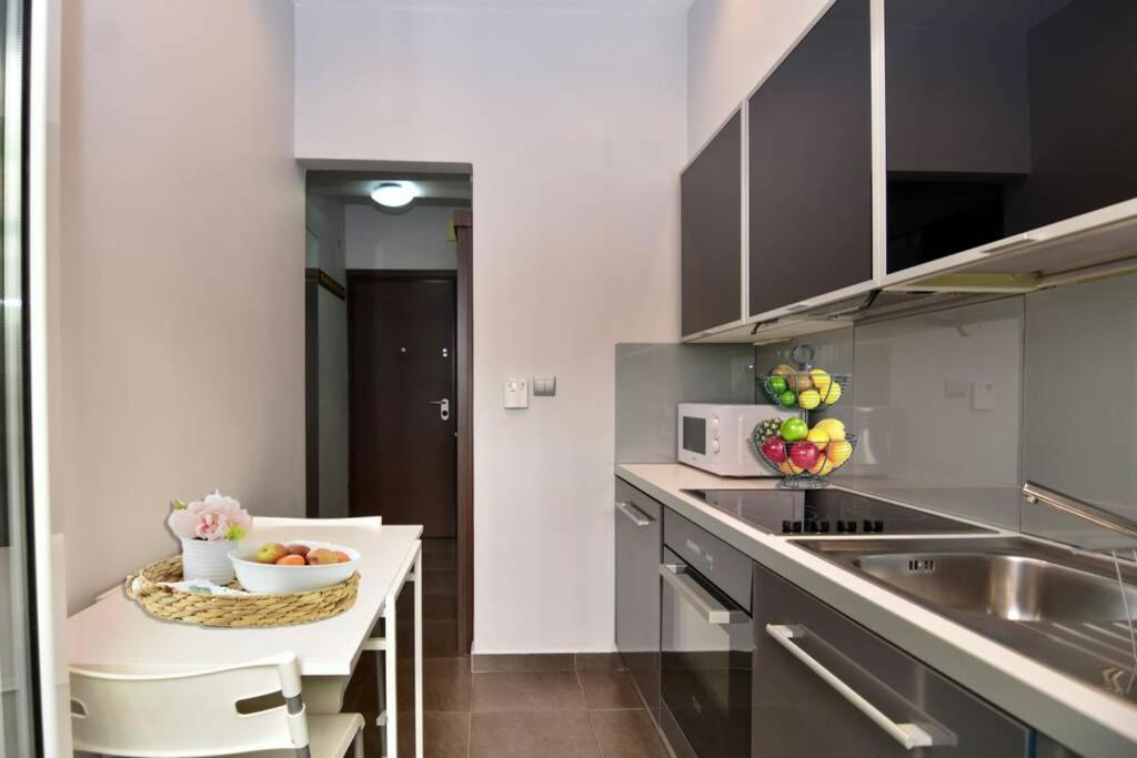 Modern Apartment In The Heart Of The City Larissa Exterior photo