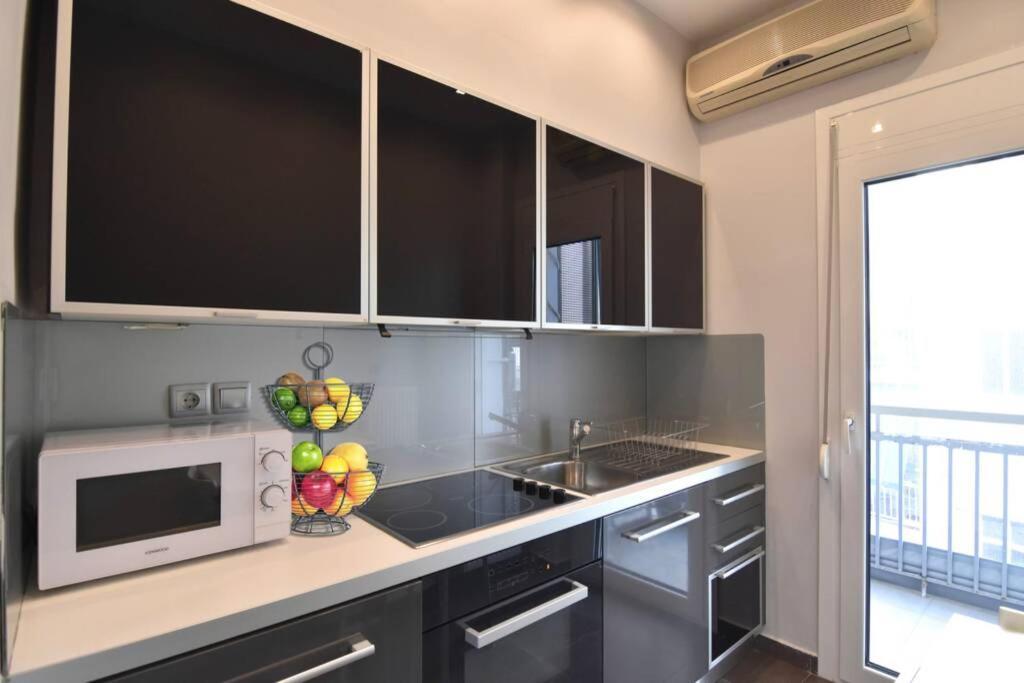 Modern Apartment In The Heart Of The City Larissa Exterior photo