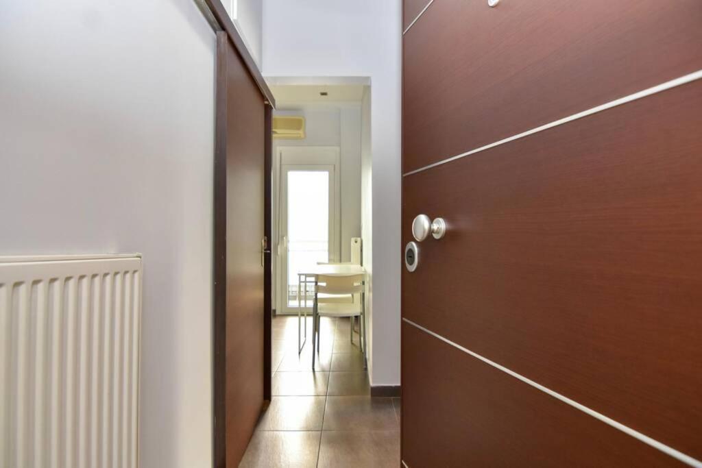 Modern Apartment In The Heart Of The City Larissa Exterior photo