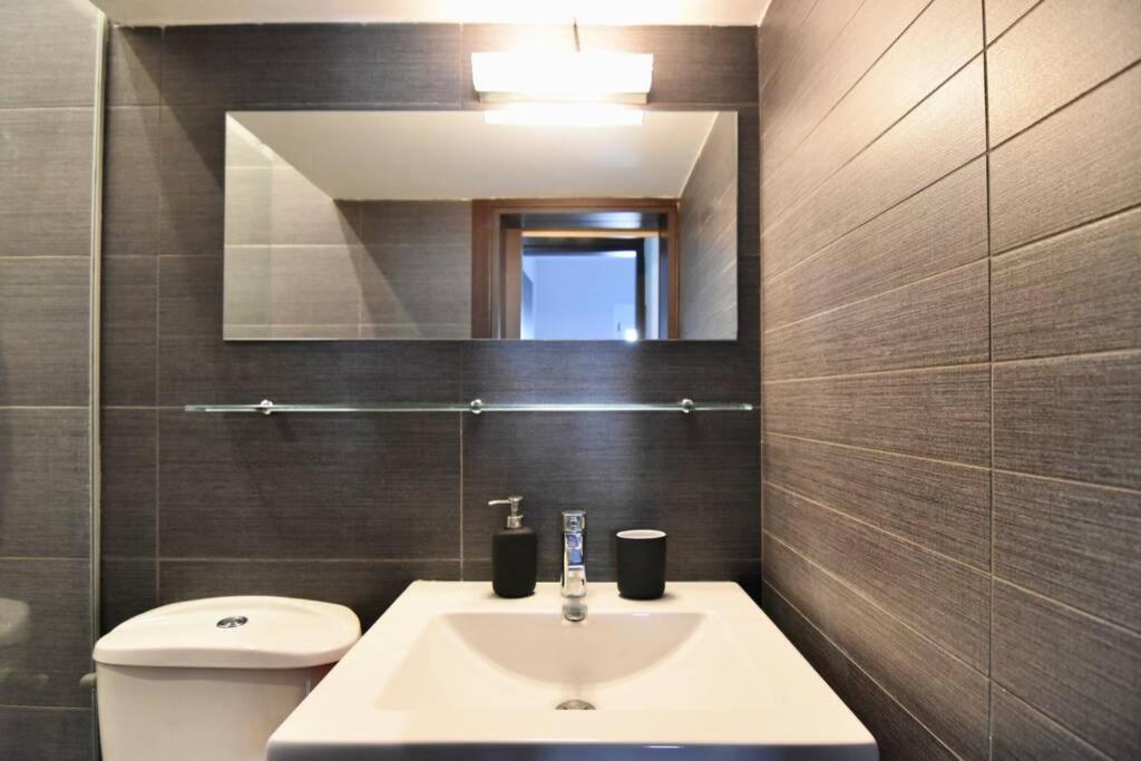 Modern Apartment In The Heart Of The City Larissa Exterior photo